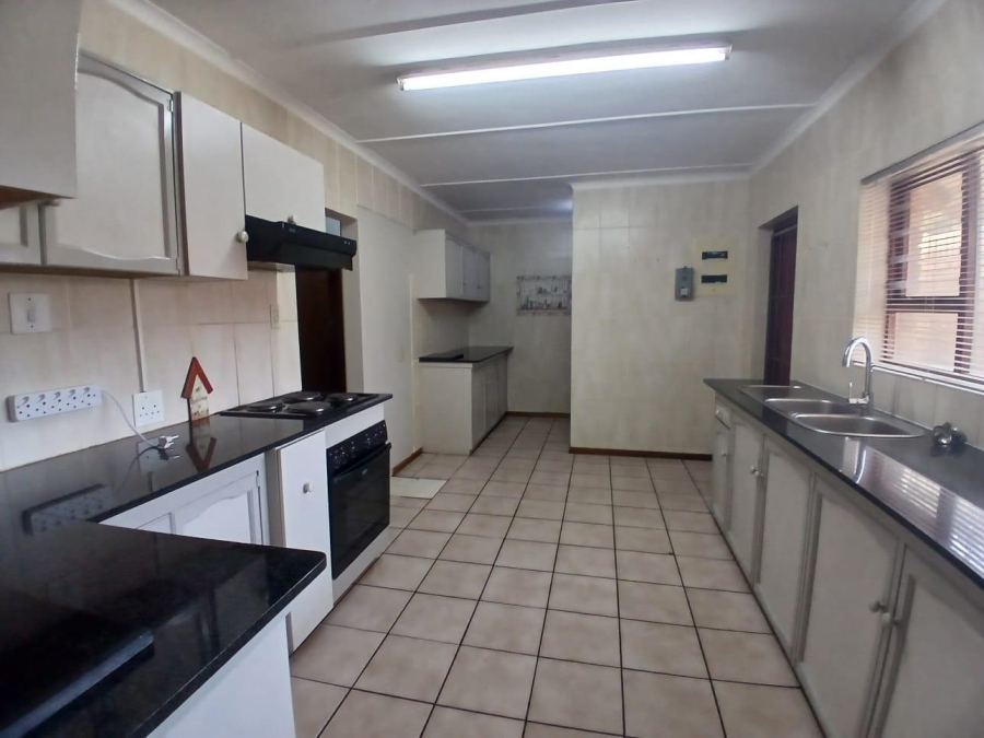 4 Bedroom Property for Sale in Hartenbos Central Western Cape
